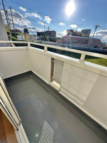 メゾン・フローラのバルコニー|バルコニーからの眺めを楽しみながら食事をしませんか