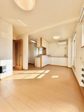 メゾン・フローラの居間・リビング|使いやすい居間です