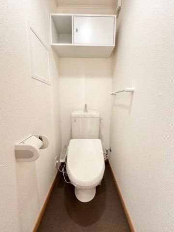 メゾン・フローラのトイレ|落ち着いた色調のトイレです