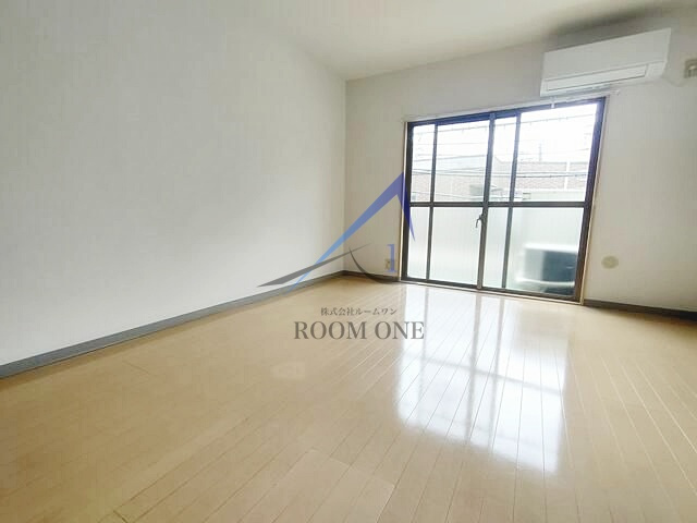 第７眞市マンションの居間・リビング|洋室のお部屋です。