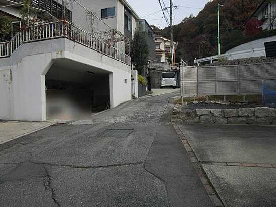 【前面道路含む現地写真】