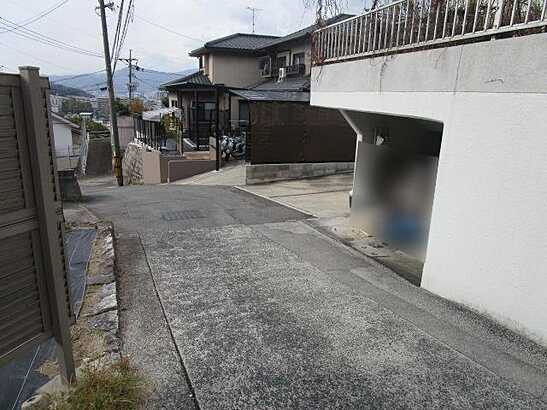 【前面道路含む現地写真】