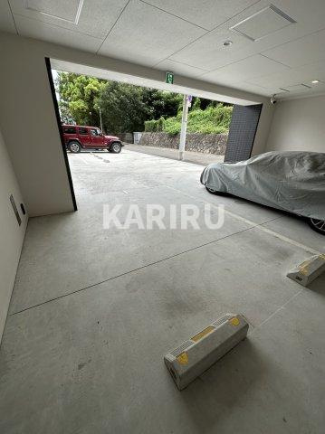 グランステディ城東中央の駐車場