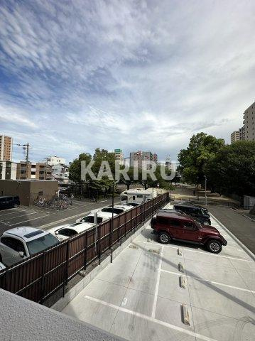 グランステディ城東中央の駐車場