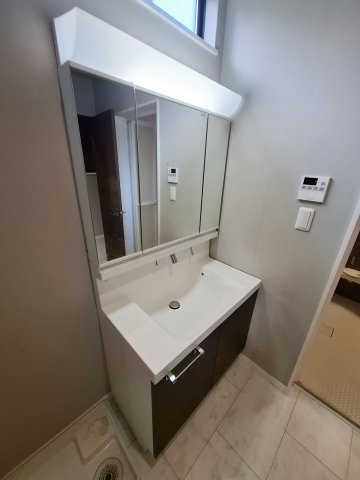 能登町戸建の独立洗面台