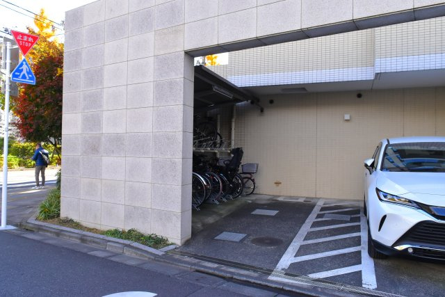 国立市富士見台２丁目の中古マンションの駐輪場