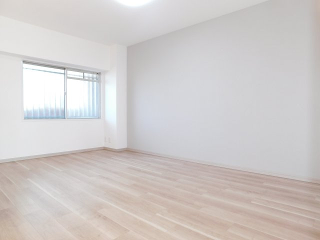 名古屋市港区作倉町の中古マンションの洋室|◇洋室◇　　南面で明るい洋室約７．０帖　（２０２５年１０月リフォーム済）バルコニー利用可能♪