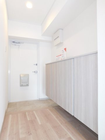 名古屋市港区作倉町の中古マンションの玄関|◇玄関◇　　収納完備で玄関がスッキリと片付きます♪