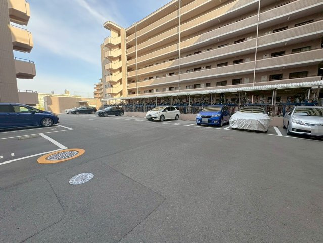 令和７年１１月リノベーション済３ＬＤＫ◆京阪宇治線＆ＪＲ奈良線の２沿線利用可◆ローレルコート宇治木幡の駐車場|駐輪場