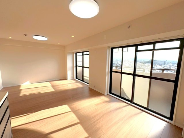 令和７年１１月リノベーション済３ＬＤＫ◆京阪宇治線＆ＪＲ奈良線の２沿線利用可◆ローレルコート宇治木幡の居間・リビング|リビング