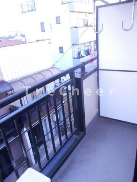 ロイヤルハイム上野のバルコニー