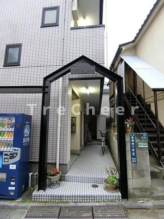 ロイヤルハイム上野のエントランス