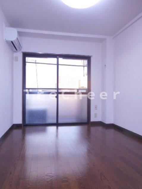 ロイヤルハイム上野の居間・リビング