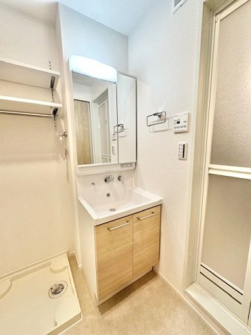 ブライト中野の洗面所|ゆったりとスペースのある洗面所