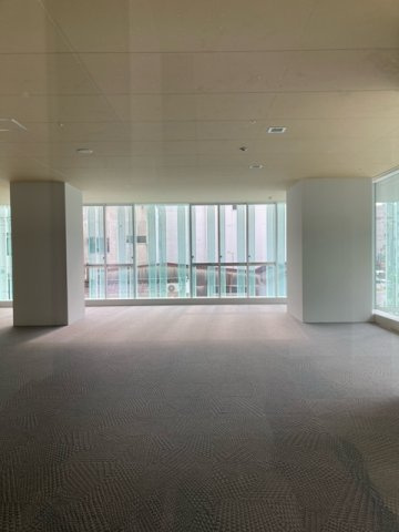 ｅｍＣＡＭＰＵＳ　ＷＥＳＴの内装