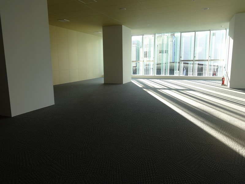 ｅｍＣＡＭＰＵＳ　ＷＥＳＴの内装