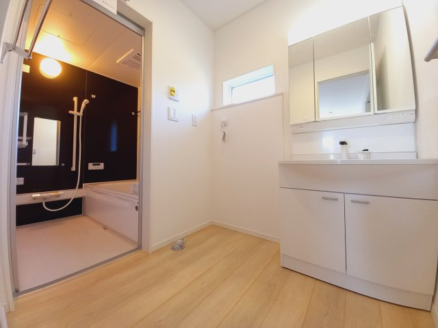 11/25価格変更【好間町中好間第3／2号棟】　●新生活応援キャンペーン実施中●　見学予約受付中の独立洗面台|同施工　■□■洗面所の写真です■□■　使い勝手の良い洗面台は、奥様の身支度の時間も楽しくなりそうですね。