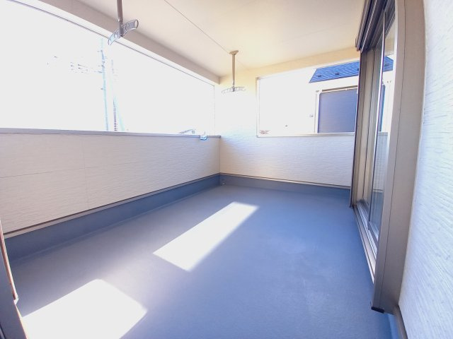 11/25価格変更【好間町中好間第3／2号棟】　●新生活応援キャンペーン実施中●　見学予約受付中のバルコニー|同施工　■□■バルコニーの写真です■□■　お布団なども充分に干せる広さがございます。