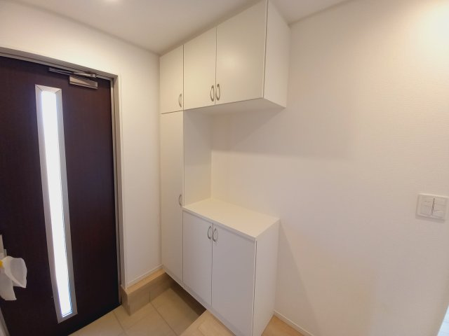 11/25価格変更【好間町中好間第3／2号棟】　●新生活応援キャンペーン実施中●　見学予約受付中の玄関|同施工　◆玄関の写真です◆
お洒落な玄関からの外出は気分が良いですね♪　　玄関床タイルは、掃除がしやすく、表面はノンスリップ仕上なので、雨の日 もすべりにくくて安心です。




