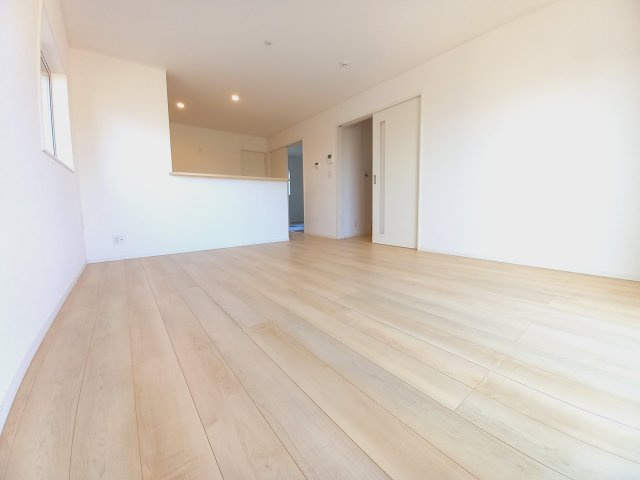 11/25価格変更【好間町中好間第3／2号棟】　●新生活応援キャンペーン実施中●　見学予約受付中の居間・リビング|同施工　■□■リビングの写真です■□■　家族団らんの時間が増えそうなリビングですね。