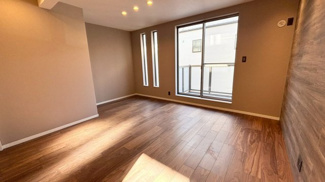 【居間・リビング】 | 高槻市芝生町1丁目　中古戸建