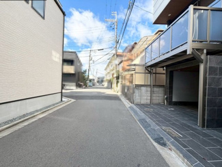 【前面道路含む現地写真】 | 高槻市芝生町1丁目　中古戸建