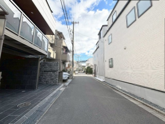 【前面道路含む現地写真】 | 高槻市芝生町1丁目　中古戸建