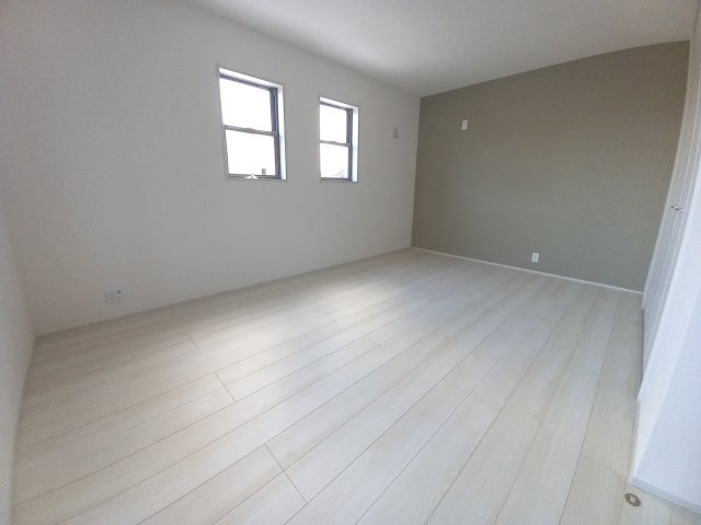 ラスト1棟　【平下神谷第7】4号棟　※期間限定キャンペーン開催☆内覧可能※　の洋室|同施工◆居室の写真です◆　日当たり良好の居室は気持ちが良いですね。　家族構成によって色んなアレンジを加えられます♪それぞれにプライベートなスペースを持ち、子どもたちの成長も見守ることができますね。