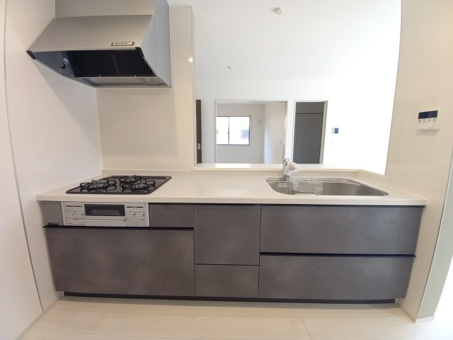 ラスト1棟　【平下神谷第7】4号棟　※期間限定キャンペーン開催☆内覧可能※　のキッチン|◆キッチンの写真です◆　デザイン性と機能性を兼ね備えたキッチンです。　対面式キッチンは、家族の会話が途切れませんね♪