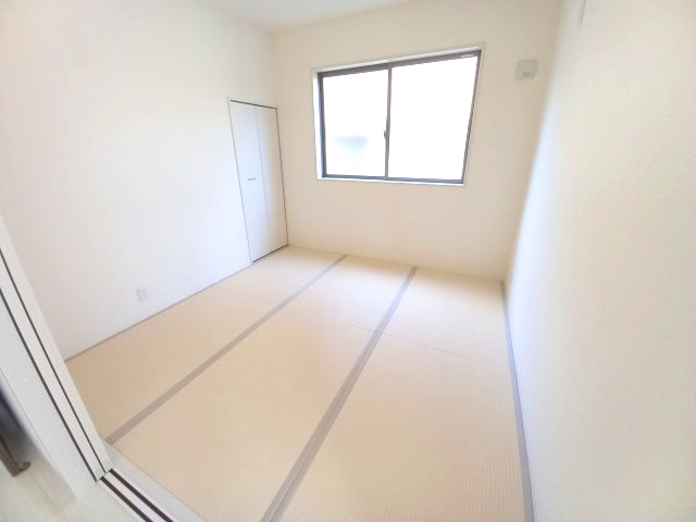 ラスト1棟　【平下神谷第7】4号棟　※期間限定キャンペーン開催☆内覧可能※　の和室|◆和室の写真です◆　お泊りに来た親戚や来客時、ちょっと横になりたい時にあると便利です♪　和の雰囲気が心を落ち着かせてくれますね♪