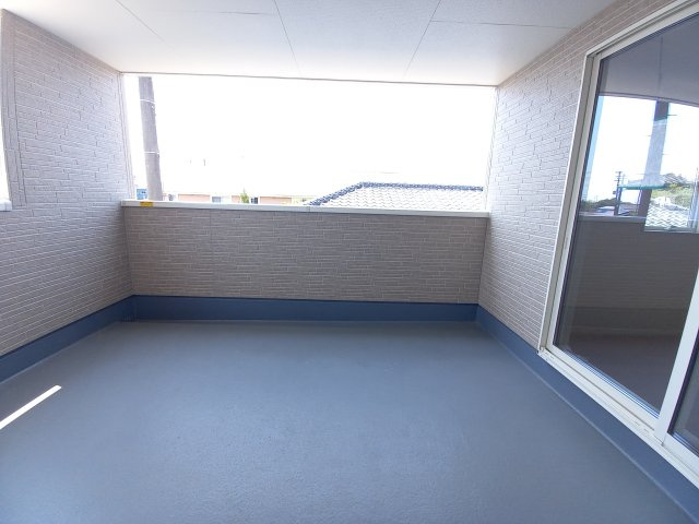 12/1価格変更【いわき市内郷高坂町2丁目／2号棟】　生活応援プレゼントキャンペーン実施中！のバルコニー|同施工◆バルコニーの写真です◆　
洗濯物から布団まで一度にたくさん干せて便利です♪
眺めのよいバルコニーで、あなただけのリラックスタイムを☆