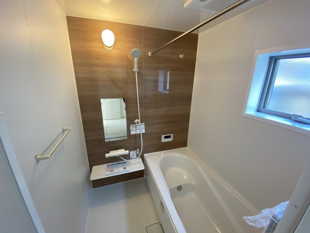 12/1価格変更　【郷ケ丘２丁目　２期】　1号棟　＼◇ご成約にて豪華プレゼントキャンペーン中◇／の浴室|◆ユニットバスの写真です◆　フルオート機能で、時間帯を気にせず、家族全員が暖かい湯船に浸かることができます。一日の疲れを癒してくれそうですね♪

