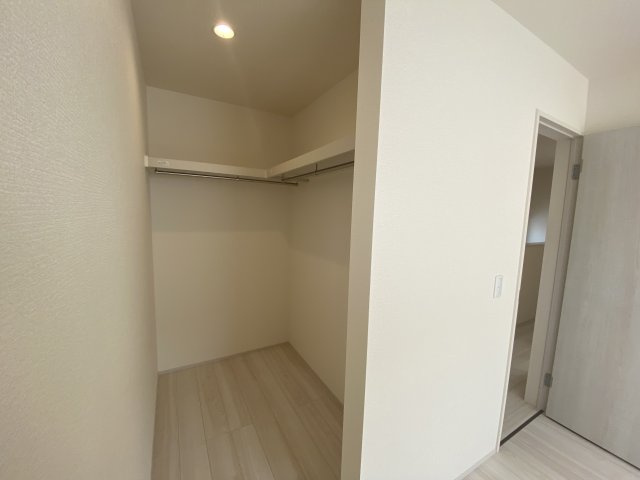 12/1価格変更　【郷ケ丘２丁目　２期】　1号棟　＼◇ご成約にて豪華プレゼントキャンペーン中◇／の収納|◆収納スペースの写真です◆　衣類やカバンなどたっぷりと収納可能です！生活感のあるものを隠して置けるからお部屋をスッキリと見せやすいです。





