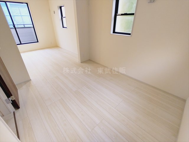 【ダイニング】 | 富士見市渡戸1丁目　全14棟　8号棟 | 食卓を囲むダイニング