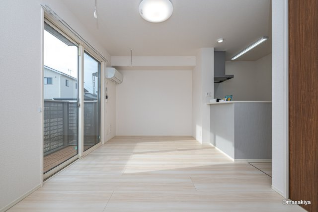 ドゥ・ヴィラージュ吉田の居間・リビング