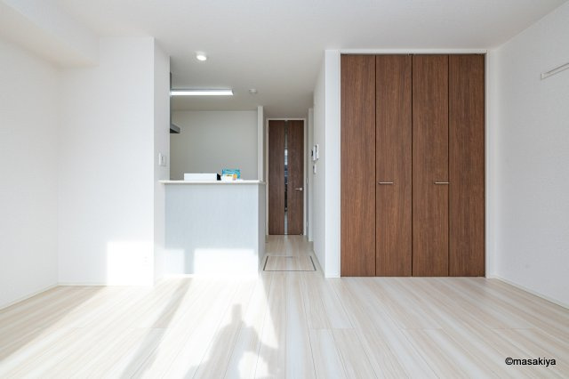 ドゥ・ヴィラージュ吉田の居間・リビング