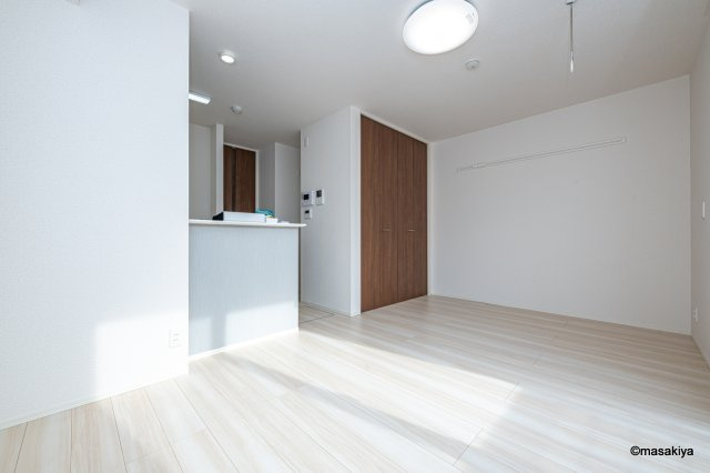 ドゥ・ヴィラージュ吉田の居間・リビング