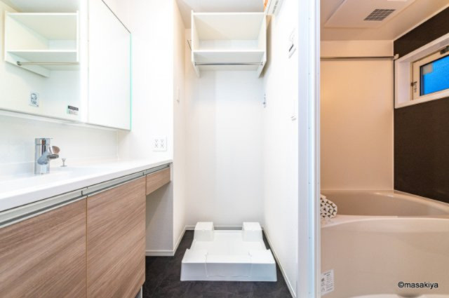 ドゥ・ヴィラージュ吉田の洗面所