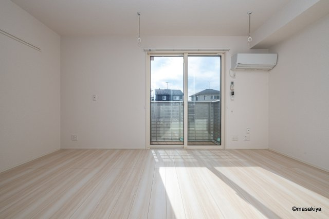 ドゥ・ヴィラージュ吉田の居間・リビング