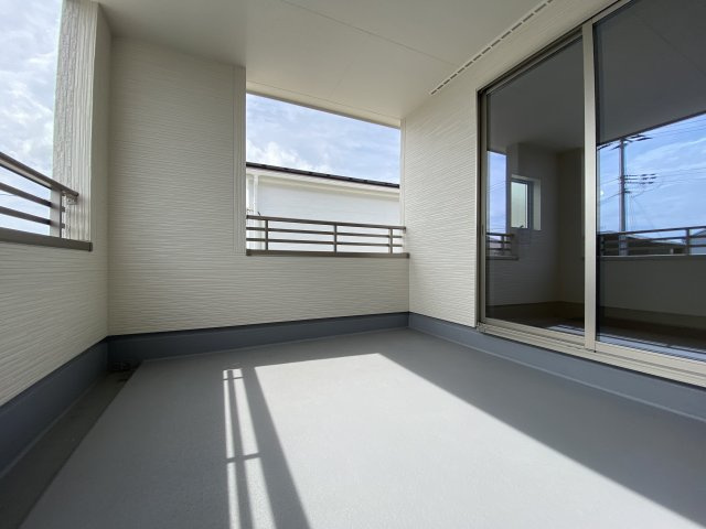 ご予約受付中！お早めに！　【新築建売住宅】　いわき市小名浜燈籠原　全10棟　3号棟のバルコニー|◆バルコニーの写真です◆　お布団など大きいものも、充分に干せる広さがございます。人気のベランピングも楽しめる広さ！自宅のアウトドア空間でゆったり過ごせます。