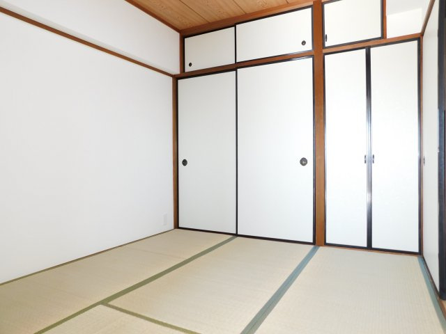 名古屋市北区安井１丁目の中古マンションの和室|◇和室◇　　明るい和室約４．５帖　収納付きの落ち着いた空間です♪　（２０２５年１０月リフォーム済）