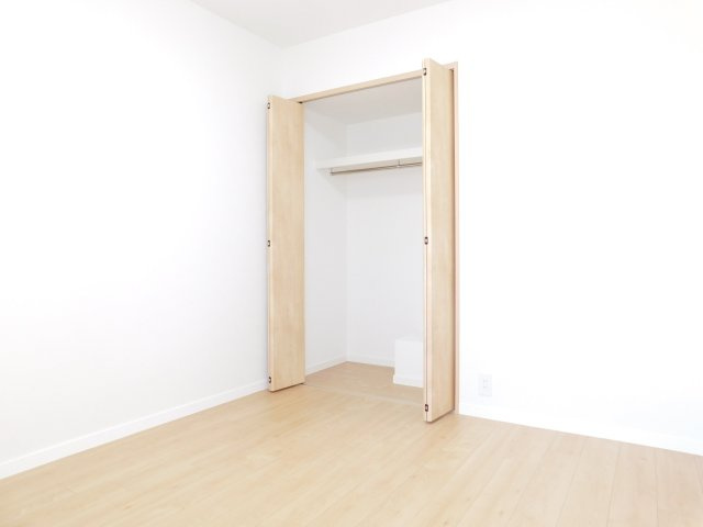 名古屋市北区安井１丁目の中古マンションの洋室|◇洋室◇　　明るい洋室約４．４帖　全居室収納完備♪　（２０２５年１０月リフォーム済）