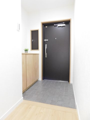 名古屋市北区安井１丁目の中古マンションの玄関|◇玄関◇　　収納完備で玄関がスッキリと片付きます♪