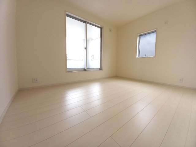 デザイナーズ新築建売住宅☆【泉町5丁目／5号棟】生活応援プレゼントキャンペーン実施中！の洋室|同施工　洋室です