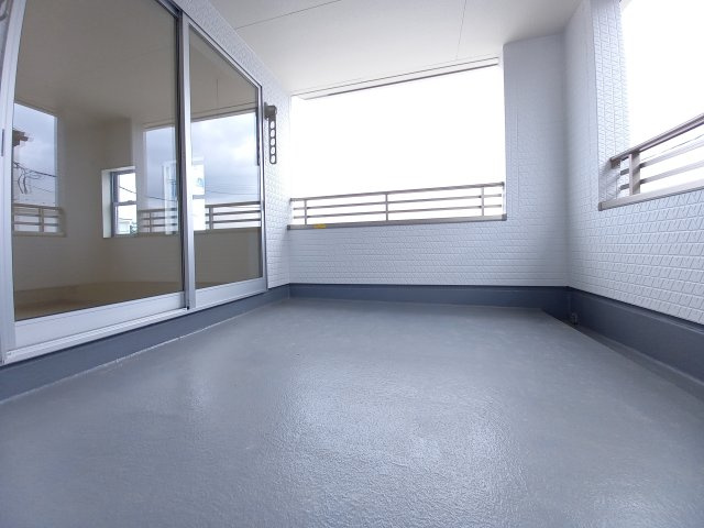 デザイナーズ新築建売住宅☆【泉町5丁目／5号棟】生活応援プレゼントキャンペーン実施中！のバルコニー|同施工◆バルコニーの写真です◆　
洗濯物から布団まで一度にたくさん干せて便利です♪
眺めのよいバルコニーで、あなただけのリラックスタイムを☆

