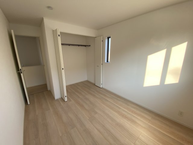 【佐糠町第8　全5棟／5号棟】　新築建売住宅　価格を抑えた新邸！の洋室|同施工　■□■居室の写真です■□■　
木の温もりがナチュラルでくつろげる空間ですね。