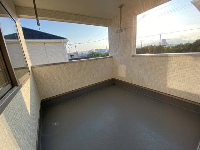 【佐糠町第8　全5棟／5号棟】　新築建売住宅　価格を抑えた新邸！のバルコニー|同施工　■□■バルコニーの写真です■□■　お布団など大きいものも、充分に干せる広さがございます。