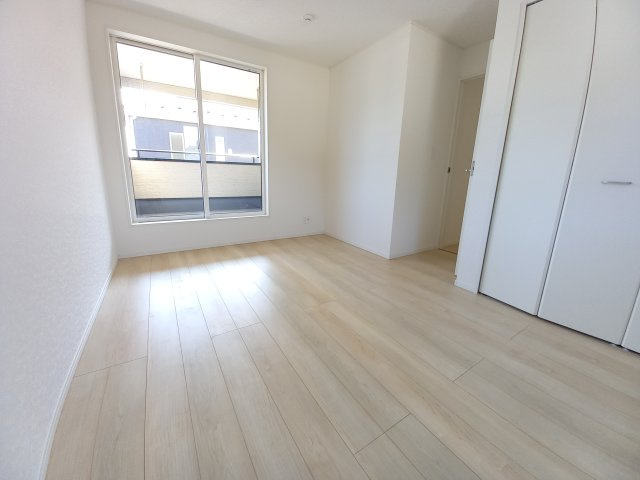 【佐糠町第8　全5棟／3号棟】　新築建売住宅　ご成約特典として 人気家電プレゼント中☆の洋室|同施工　■□■居室の写真です■□■　
使い勝手の良い間取りなので、ご家族の状況の変化にも耐えられますね。