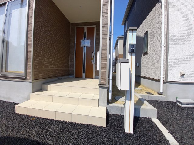 【佐糠町第8　全5棟／3号棟】　新築建売住宅　ご成約特典として 人気家電プレゼント中☆の玄関|同施工　■□■玄関の写真です■□■　
お洒落な玄関はお客様からも喜んでいただけそうですね！！