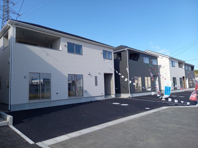 【佐糠町第8　全5棟／3号棟】　新築建売住宅　ご成約特典として 人気家電プレゼント中☆の駐車場|同施工　◆カースペースの写真です◆
陽当りの良い駐車場は週末の洗車も快適です♪お車の他にも、自転車をとめられそうなスペースもございます。
